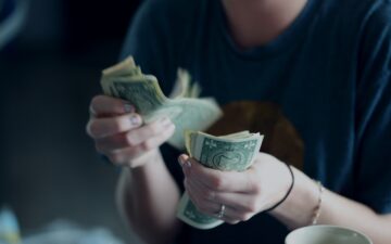 How to Win Your First $1000 Playing Online Casinos in 2025?